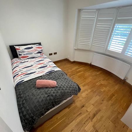Good Priced Single Rooms In Northolt Kültér fotó
