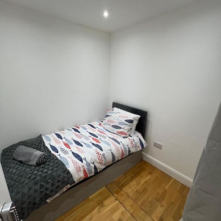 Good Priced Single Rooms In Northolt Kültér fotó
