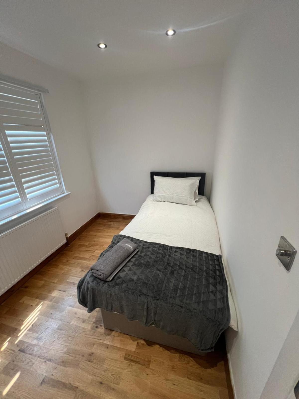 Good Priced Single Rooms In Northolt Kültér fotó
