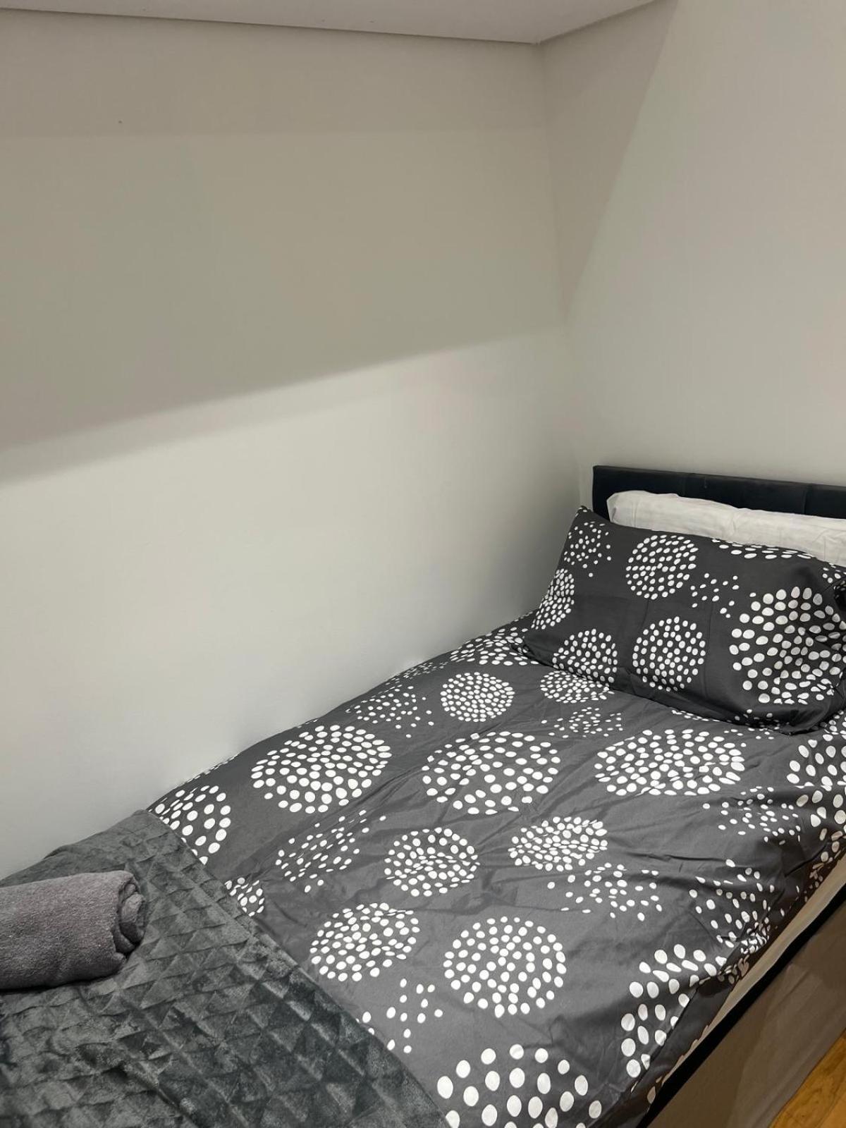 Good Priced Single Rooms In Northolt Kültér fotó