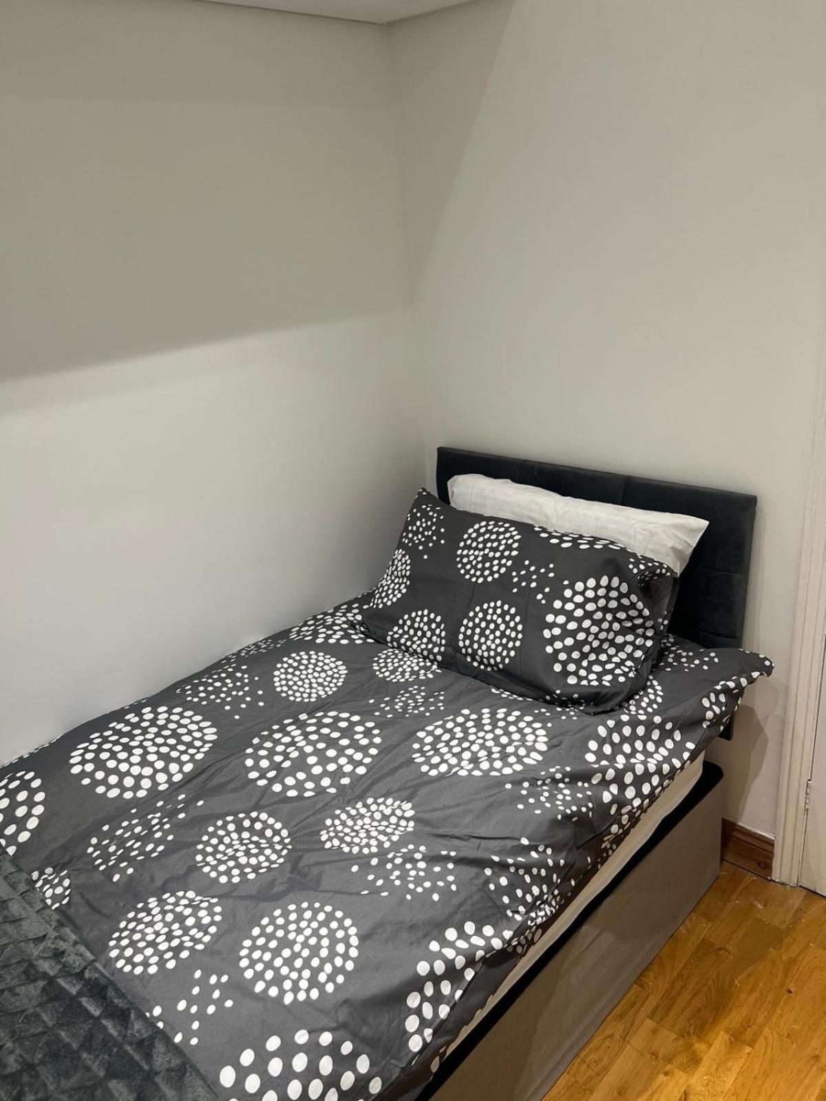Good Priced Single Rooms In Northolt Kültér fotó