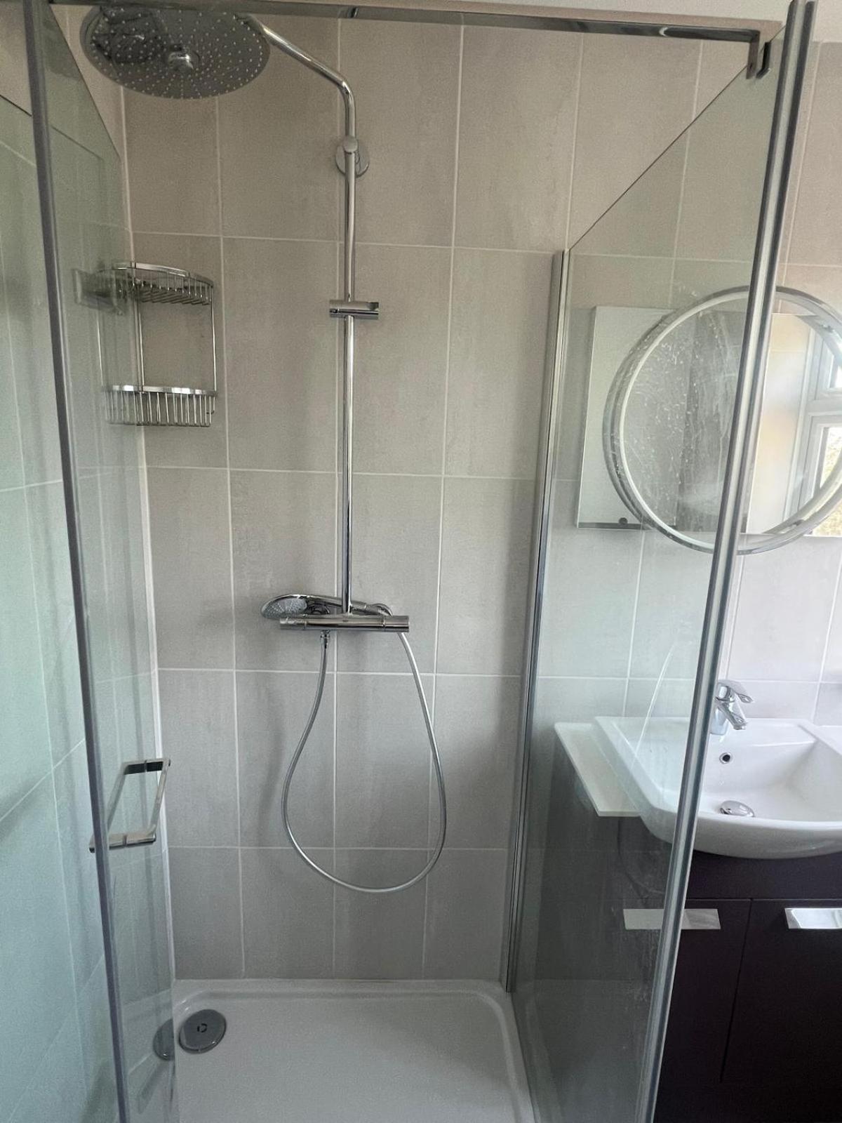 Good Priced Single Rooms In Northolt Kültér fotó