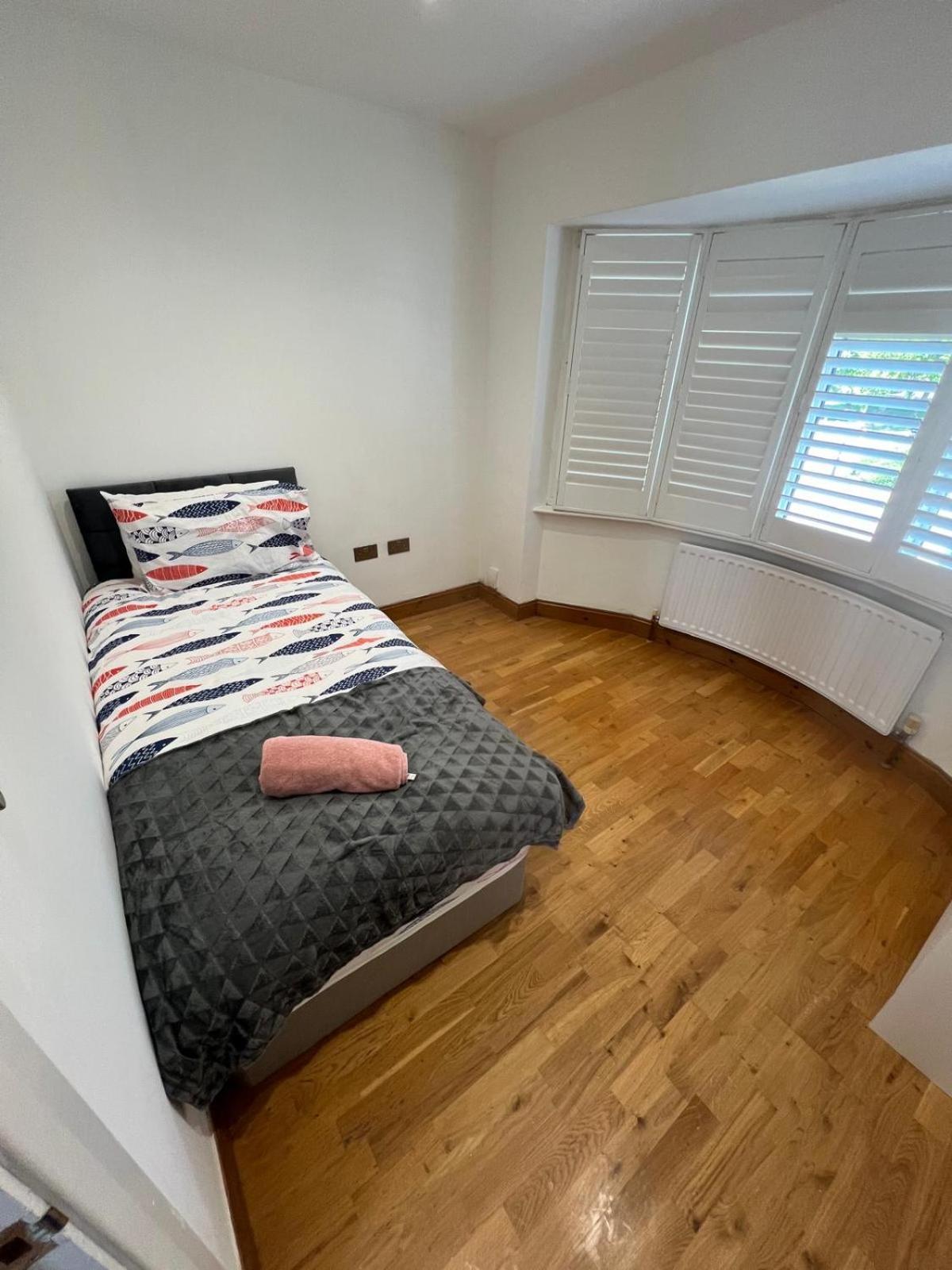 Good Priced Single Rooms In Northolt Kültér fotó