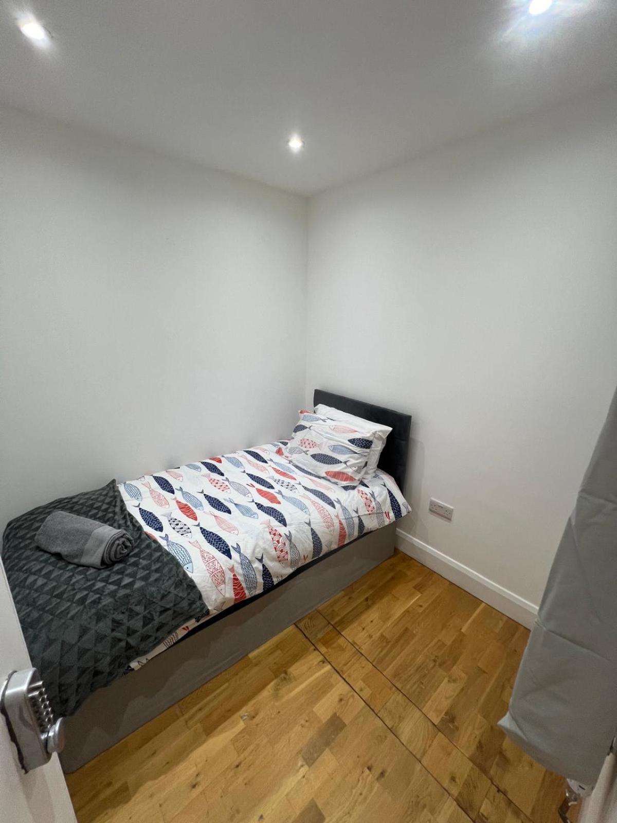 Good Priced Single Rooms In Northolt Kültér fotó